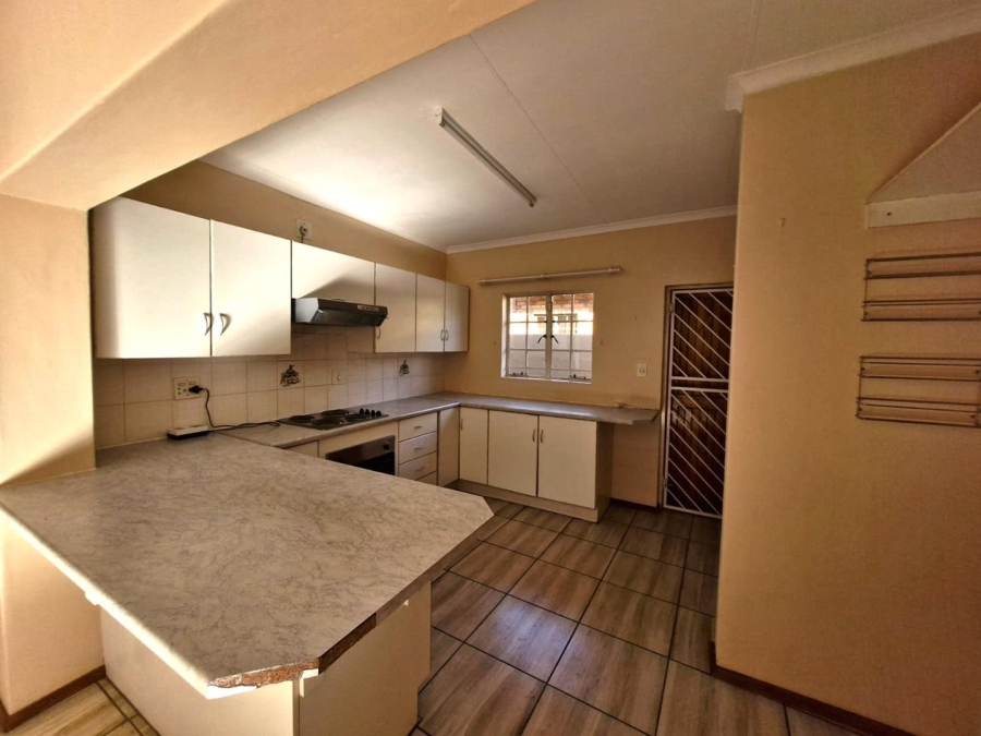 To Let 2 Bedroom Property for Rent in Meerhof North West